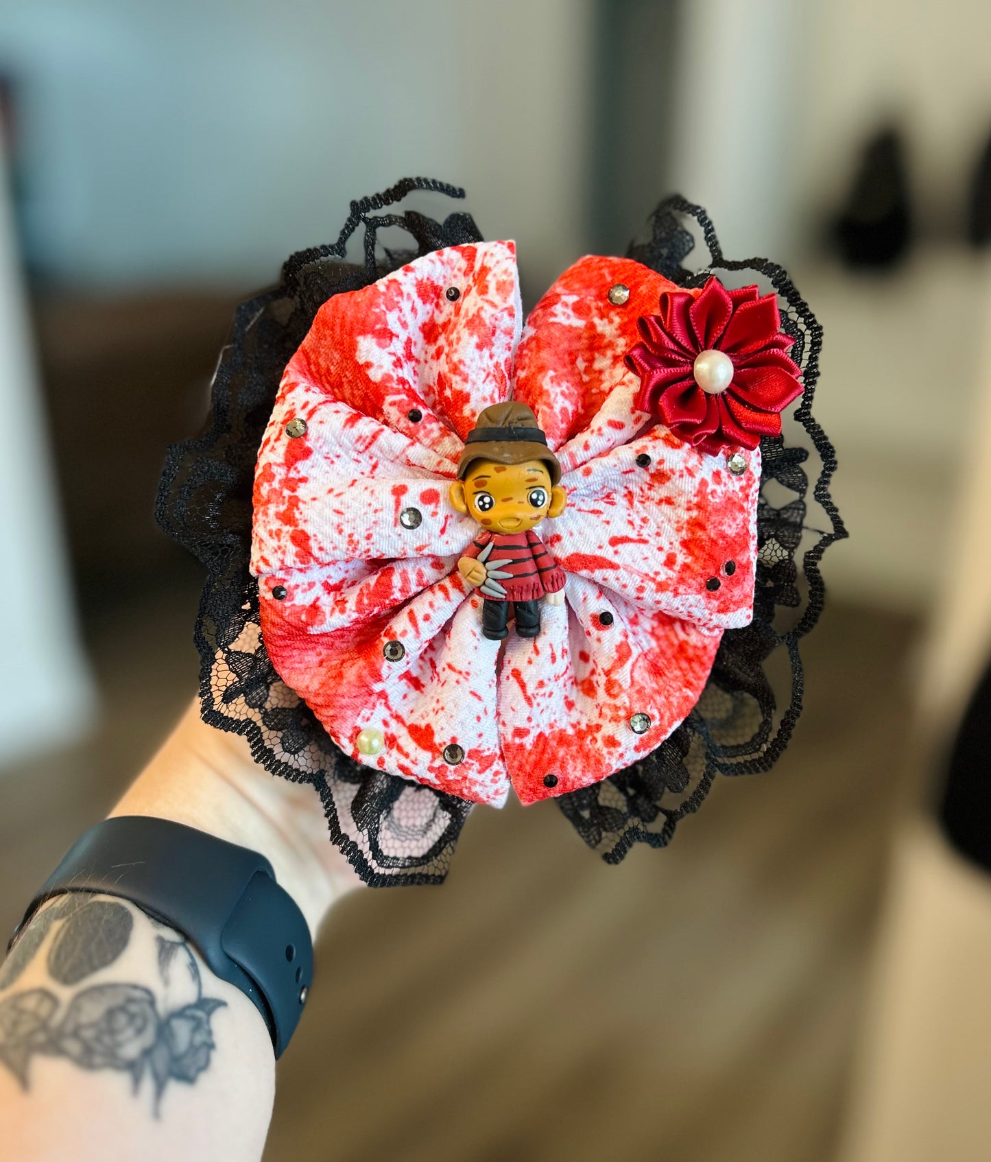 Mystery Clay Center Bow